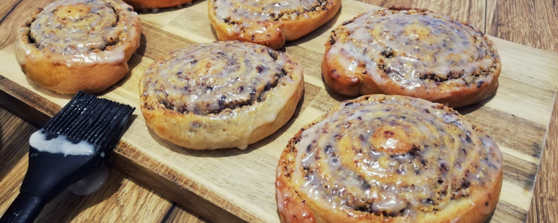 Nussschnecken mit Zuckerglasur